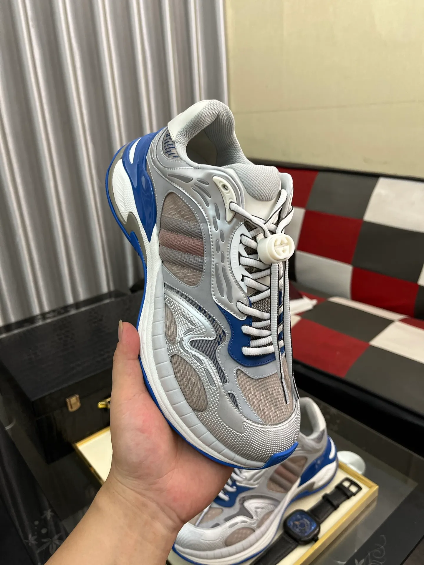 Men's men's shoes 💰1040⌚️⌚️GUCCI Gucci's new dad shoes 🇮🇹Top version🇮🇹🔜Purchasing level High version: The original disassembly took more than 3 months to develop 1:1, the version has been upgraded again, chips, packaging, imported mesh, all made with computerized cars Couple 👫 style 🔜Versatile in all seasons🔜 Fashion🔜 Personality 🔜Distinctive 🔵Full range of layouts, welcome to inquire for pictures Outsole: The latest original developed TPU vacuum Upper: Original mesh, super breathable 💯Full set of packaging Medium and low belt LOGO Size: Women's size 35-40 Men's size 38-45 (38 45 customized